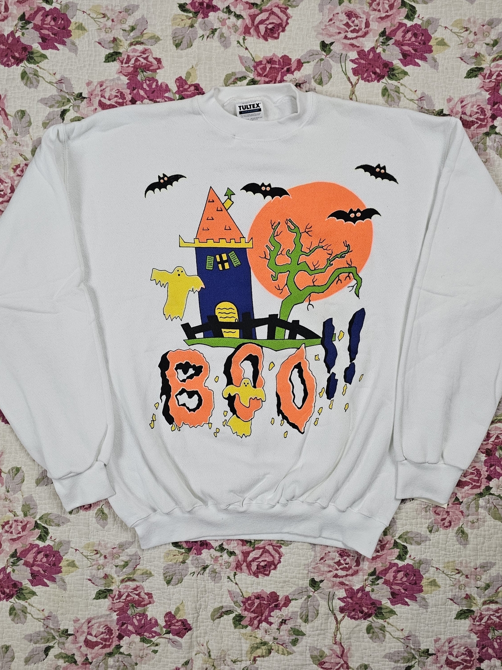 Vintage NWT White Halloween Ghost Graphic Glow In The Dark Crewneck Sweatshirt L